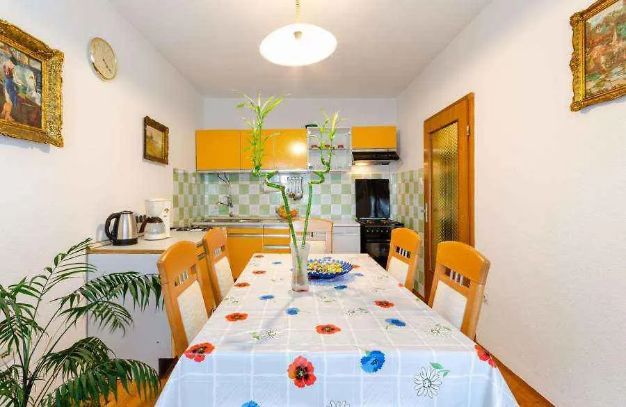 Apartment In Jadranovo 39395