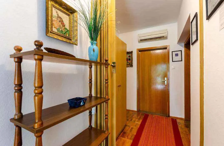 Apartment In Jadranovo 39395
