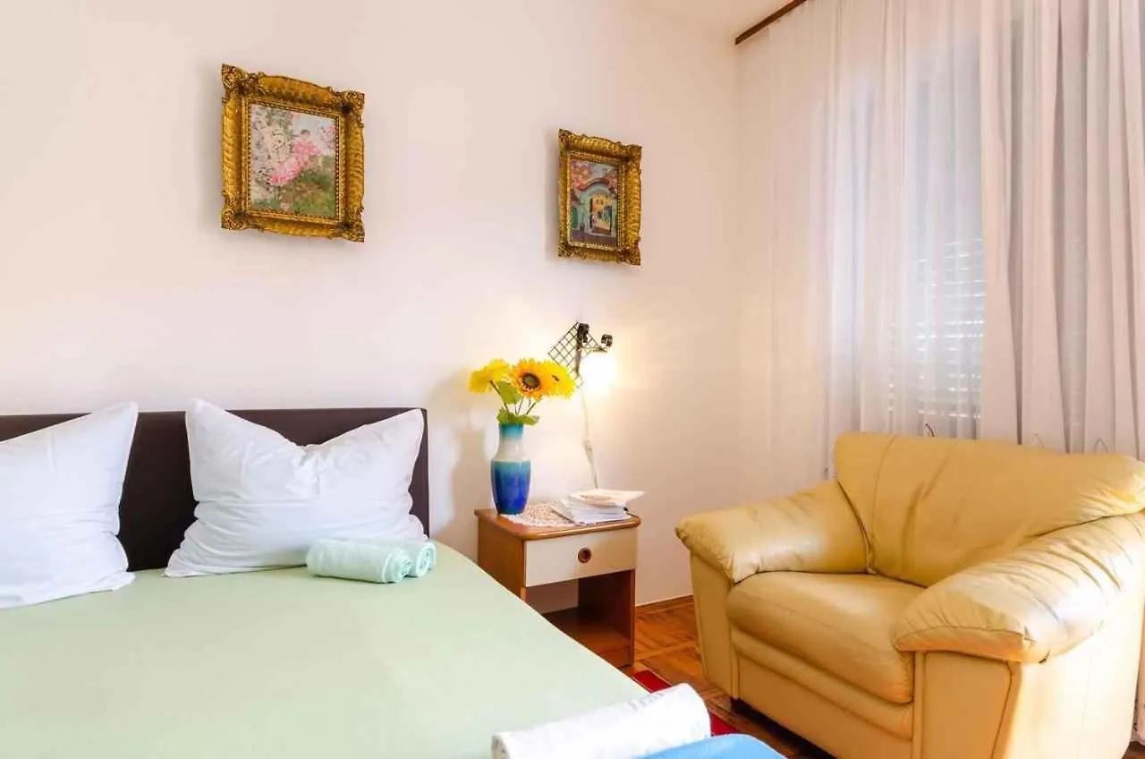 Apartment In Jadranovo 39395